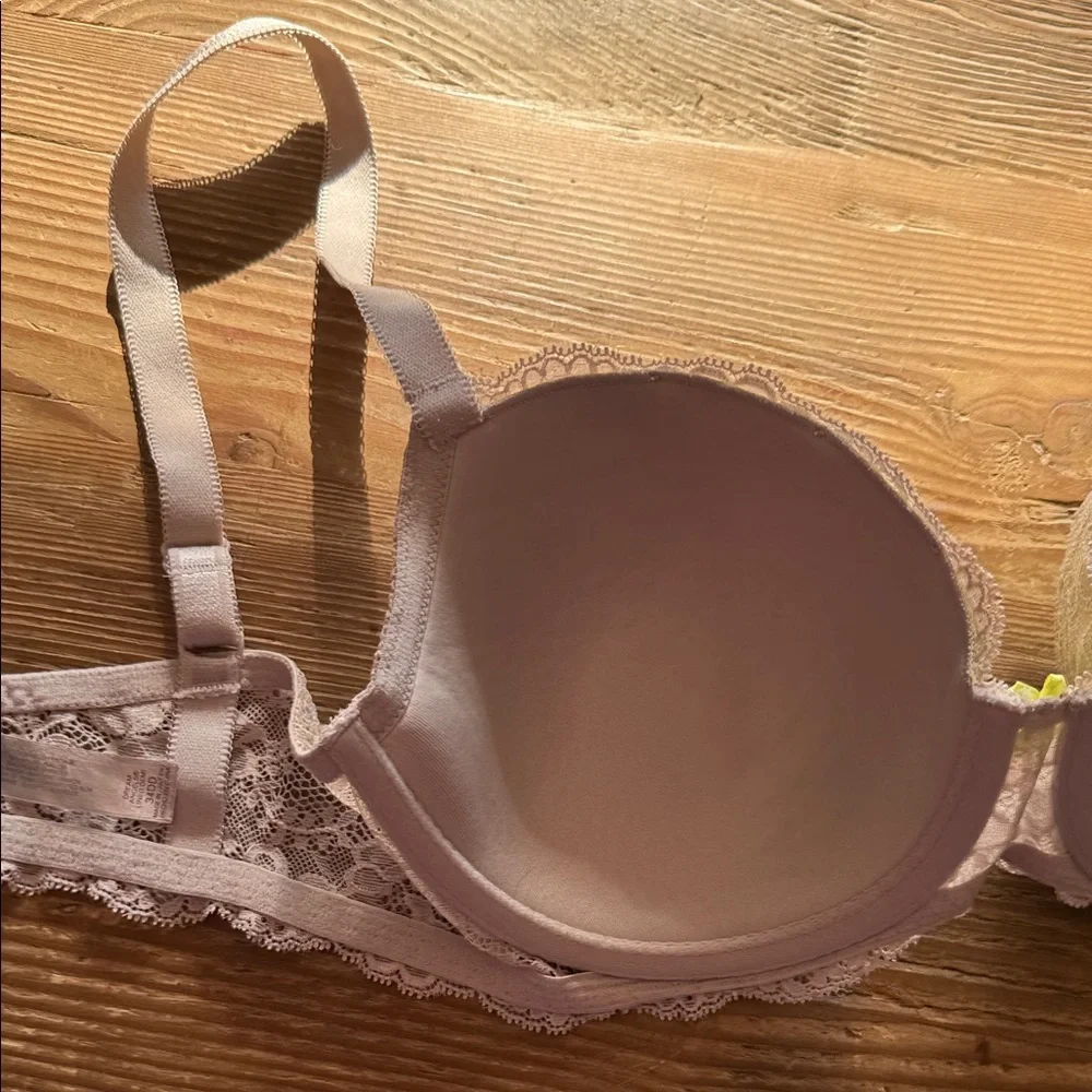Victoria's Secret Lace Bra in Light Yellow and Cream